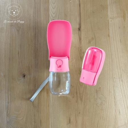 Gourde d'eau portable 2 en 1 pour votre chien en promenade | DogBottle™ - Le monde de Poppy