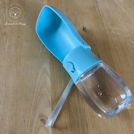 Gourde d'eau portable 2 en 1 pour votre chien en promenade | DogBottle™ - Le monde de Poppy